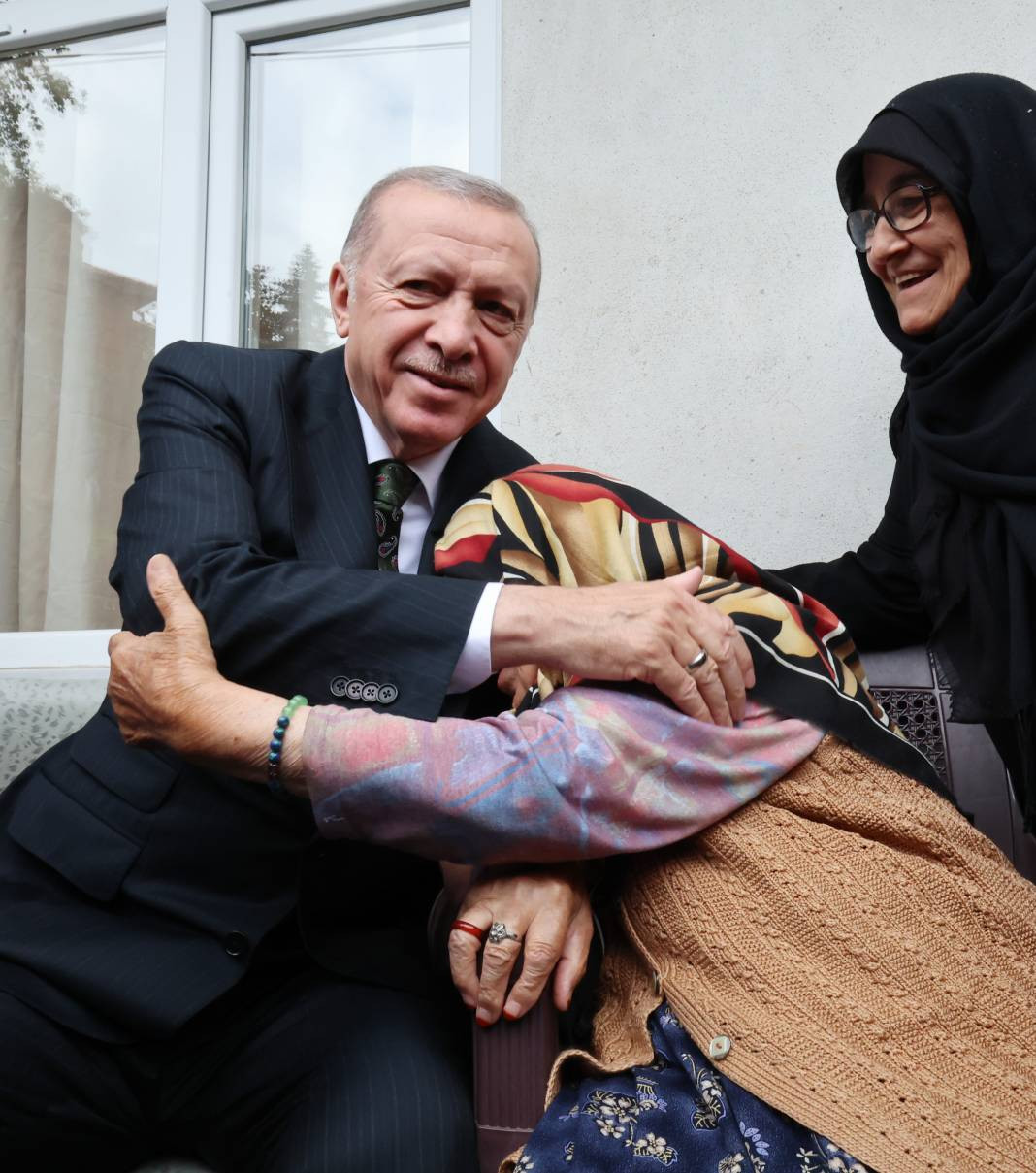 Erdoğan memleketi Güneysu'da: Komşularını ziyaret etti - Resim: 17